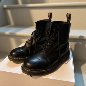 Dr. Martens 1460 M6 / W7